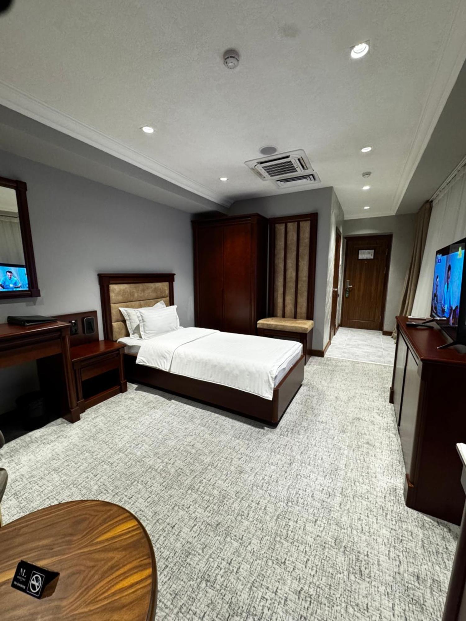 Mir Luxe Plaza Hotel Tashkent Exterior photo