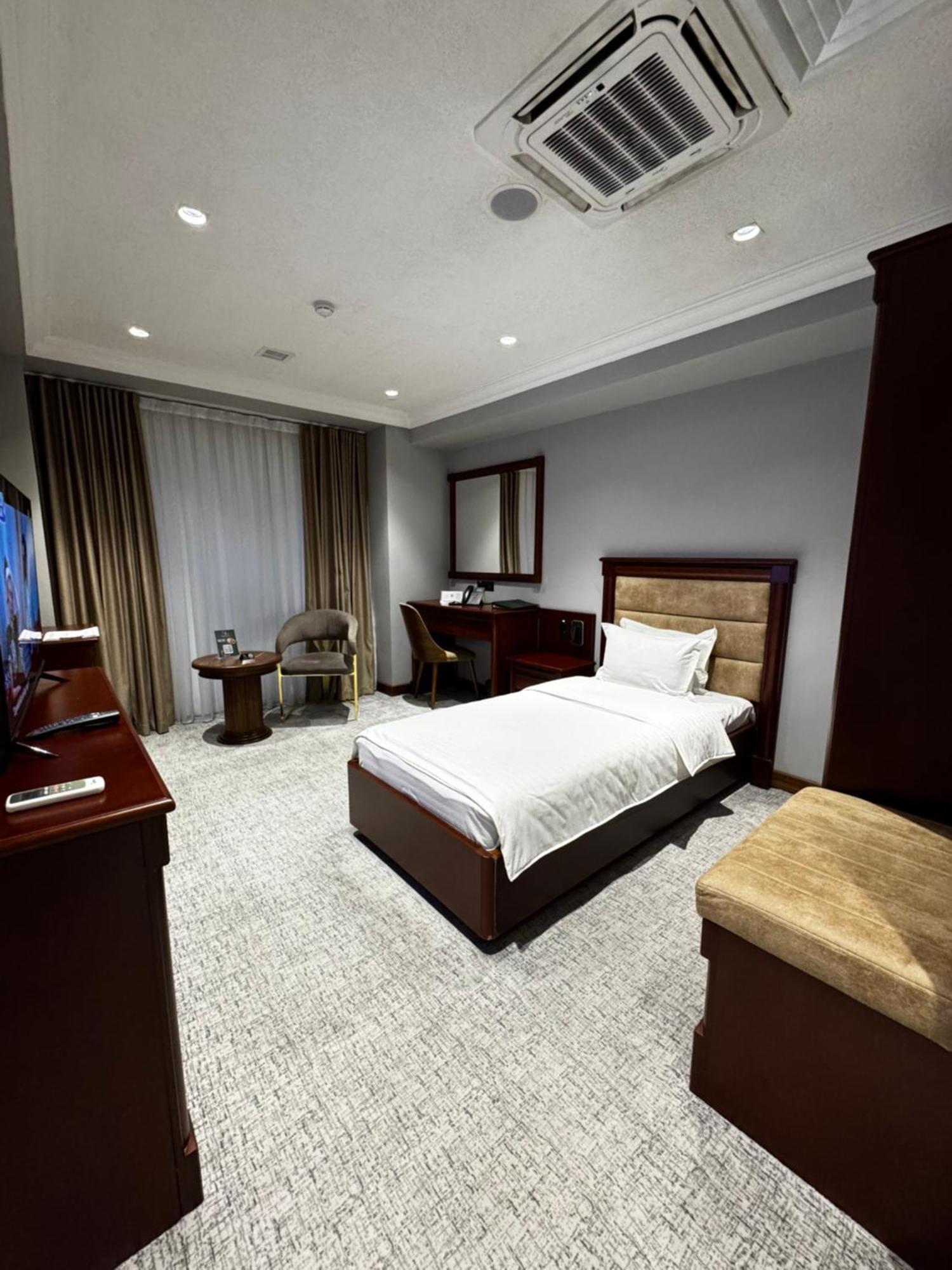 Mir Luxe Plaza Hotel Tashkent Exterior photo